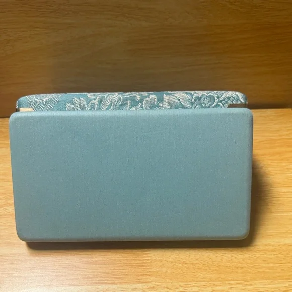 Vintage Travel Clamshell jewelry box with mirror 💍🩵 - Picture 10 of 17